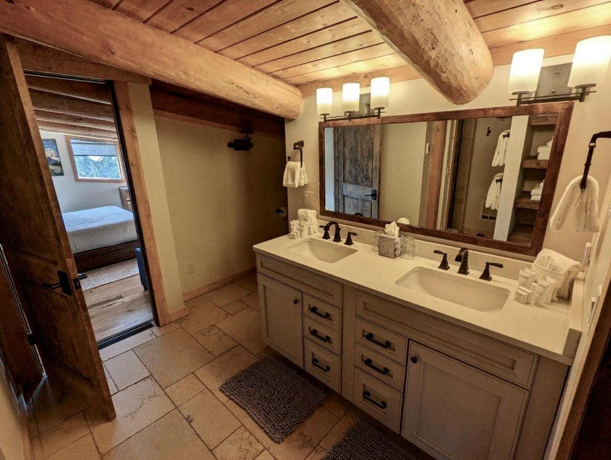 | Jackson Hole Hideout