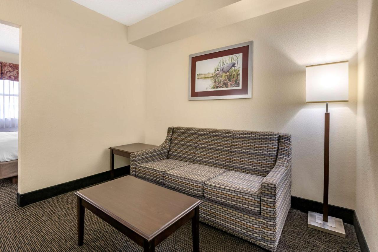 King Suite at Best Western Gateway Grand