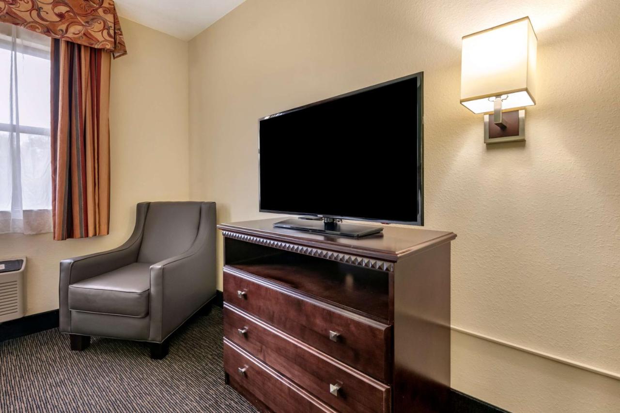 King Suite at Best Western Gateway Grand