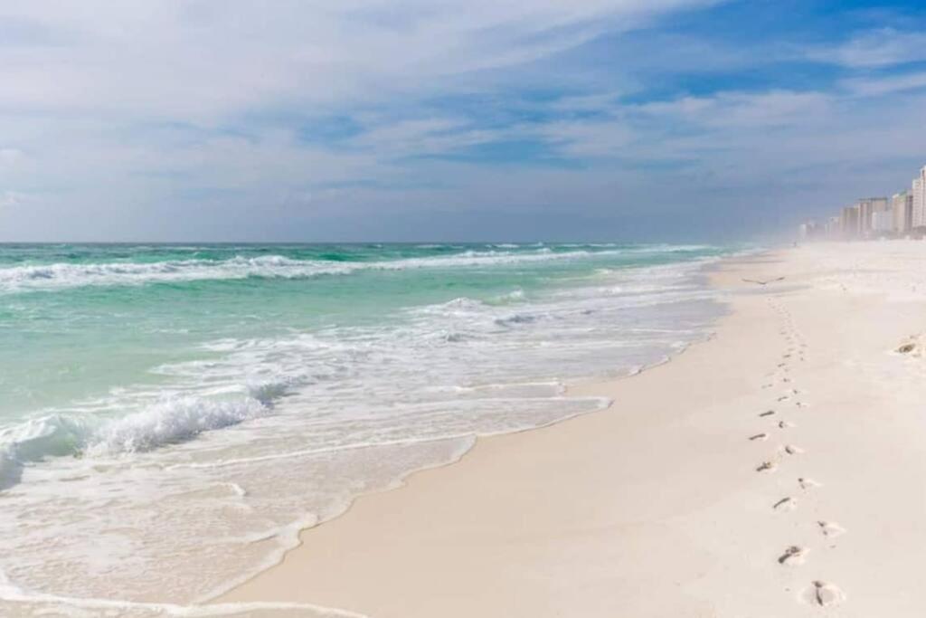  | Seaside Escape 4BR/4BA Steps to Beach