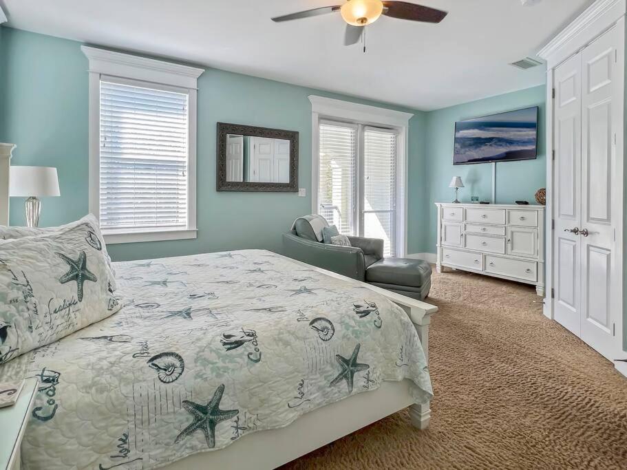  | Seaside Escape 4BR/4BA Steps to Beach