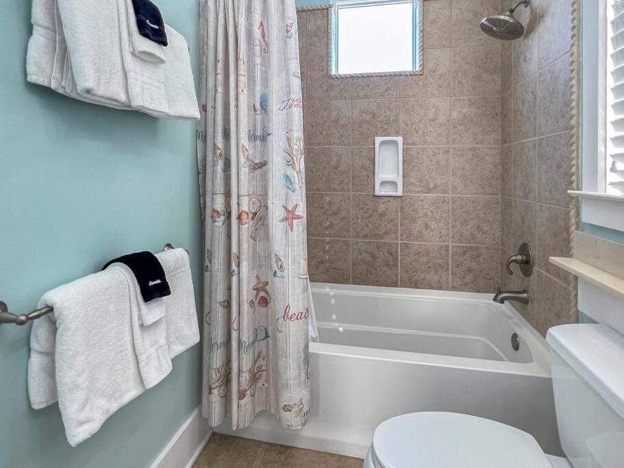  | Seaside Escape 4BR/4BA Steps to Beach