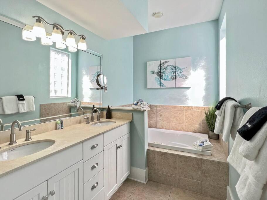  | Seaside Escape 4BR/4BA Steps to Beach