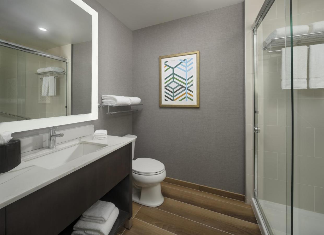 King Suite at Hyatt House LAX/Century Blvd