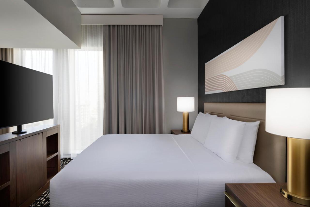 King Suite at Hyatt House LAX/Century Blvd