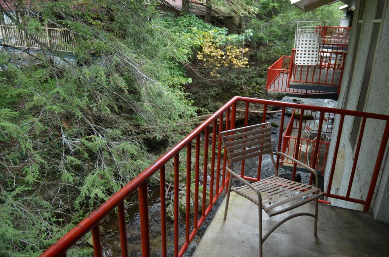 | Zoders Inn and Suites