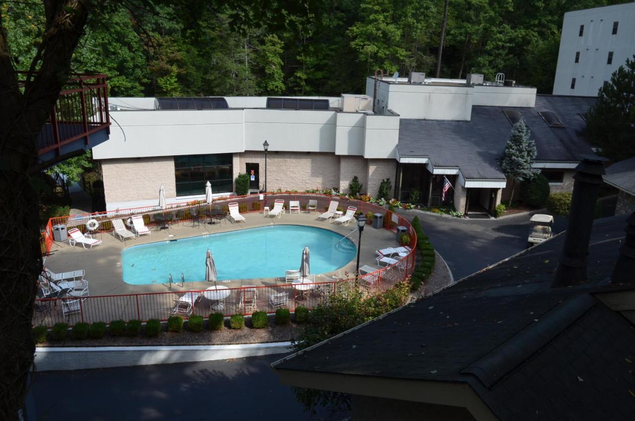 | Zoders Inn and Suites