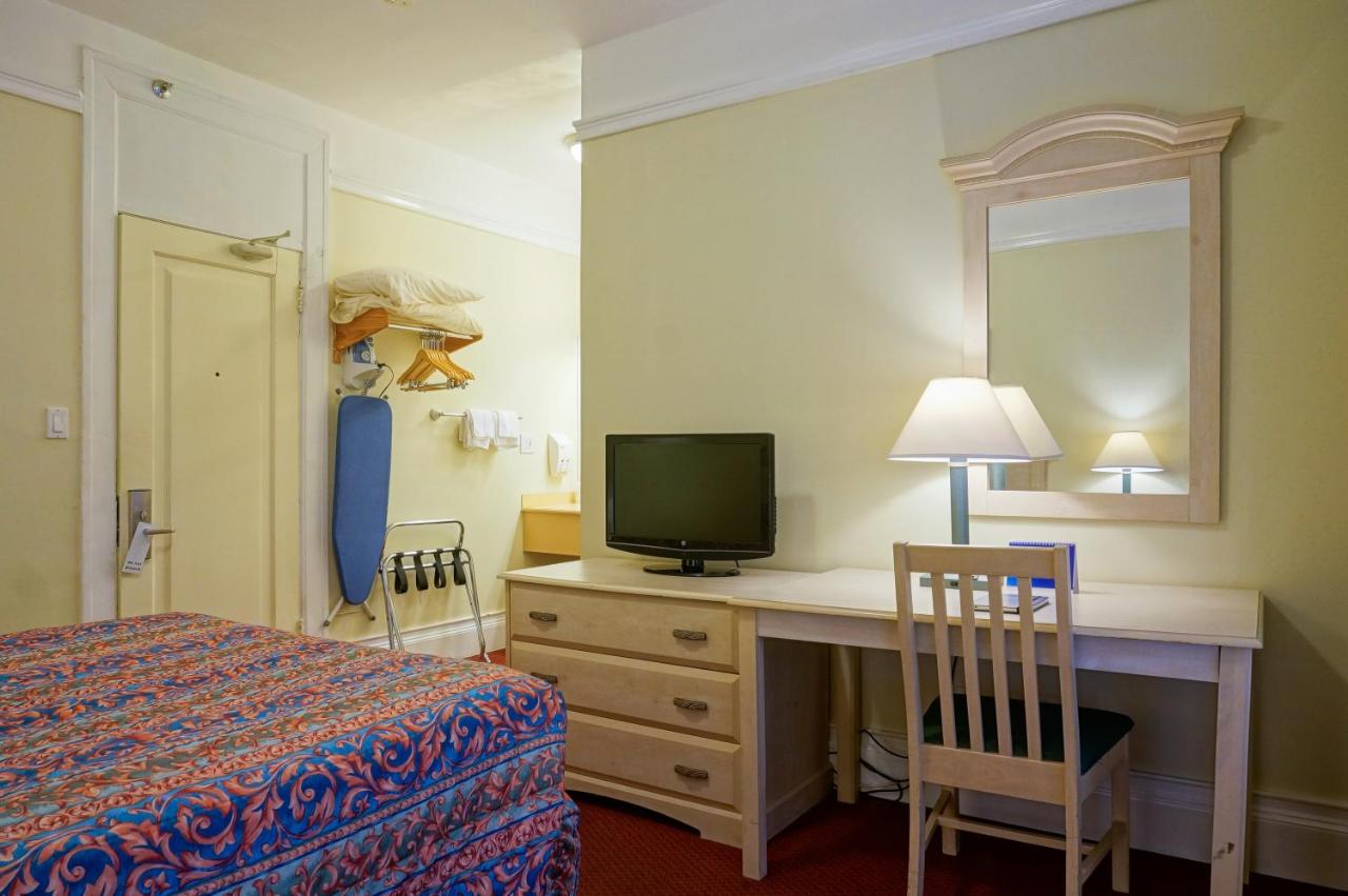 Queen Room at Grant Hotel
