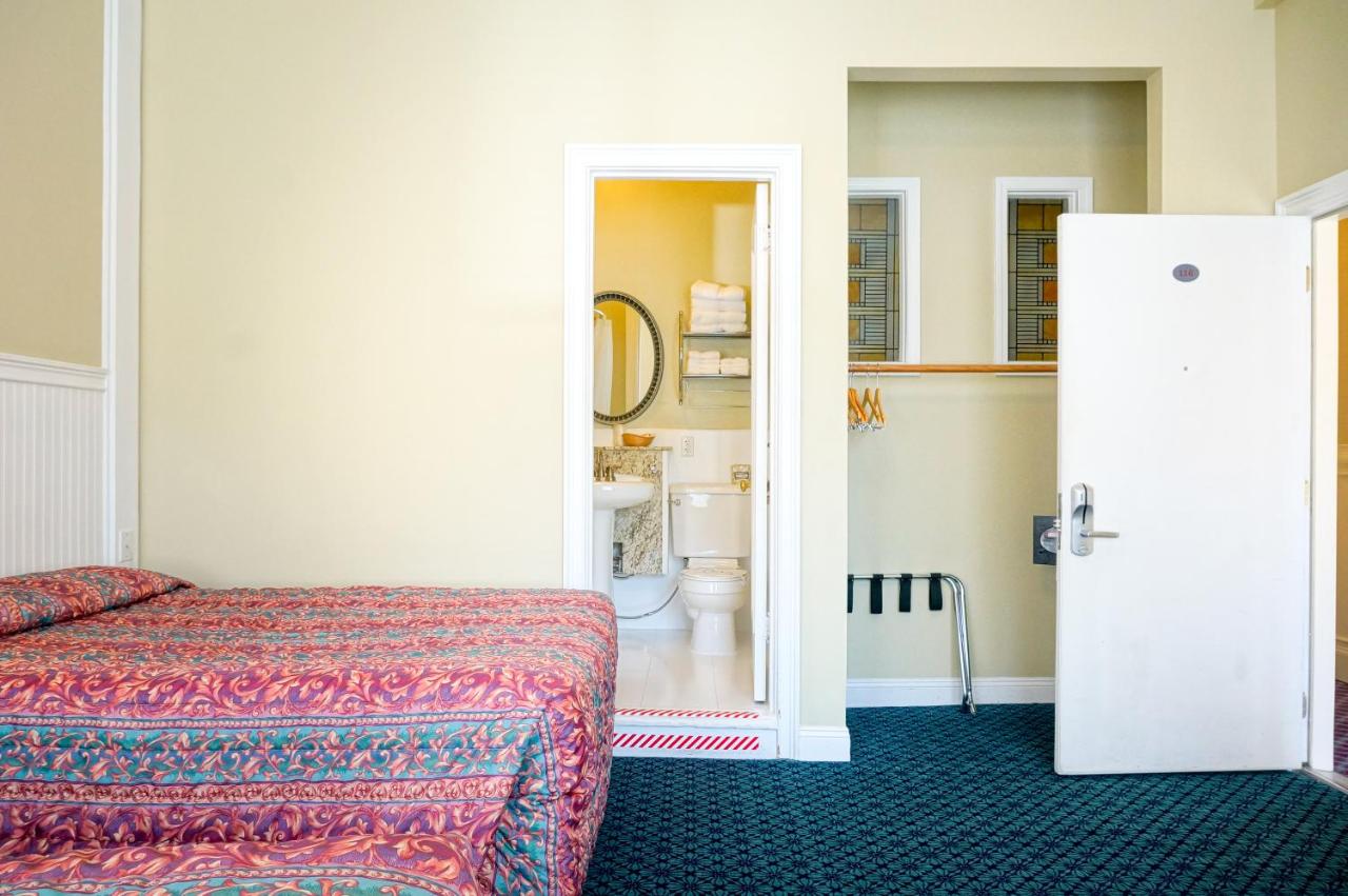 Double Room with Two Double Beds at Grant Hotel