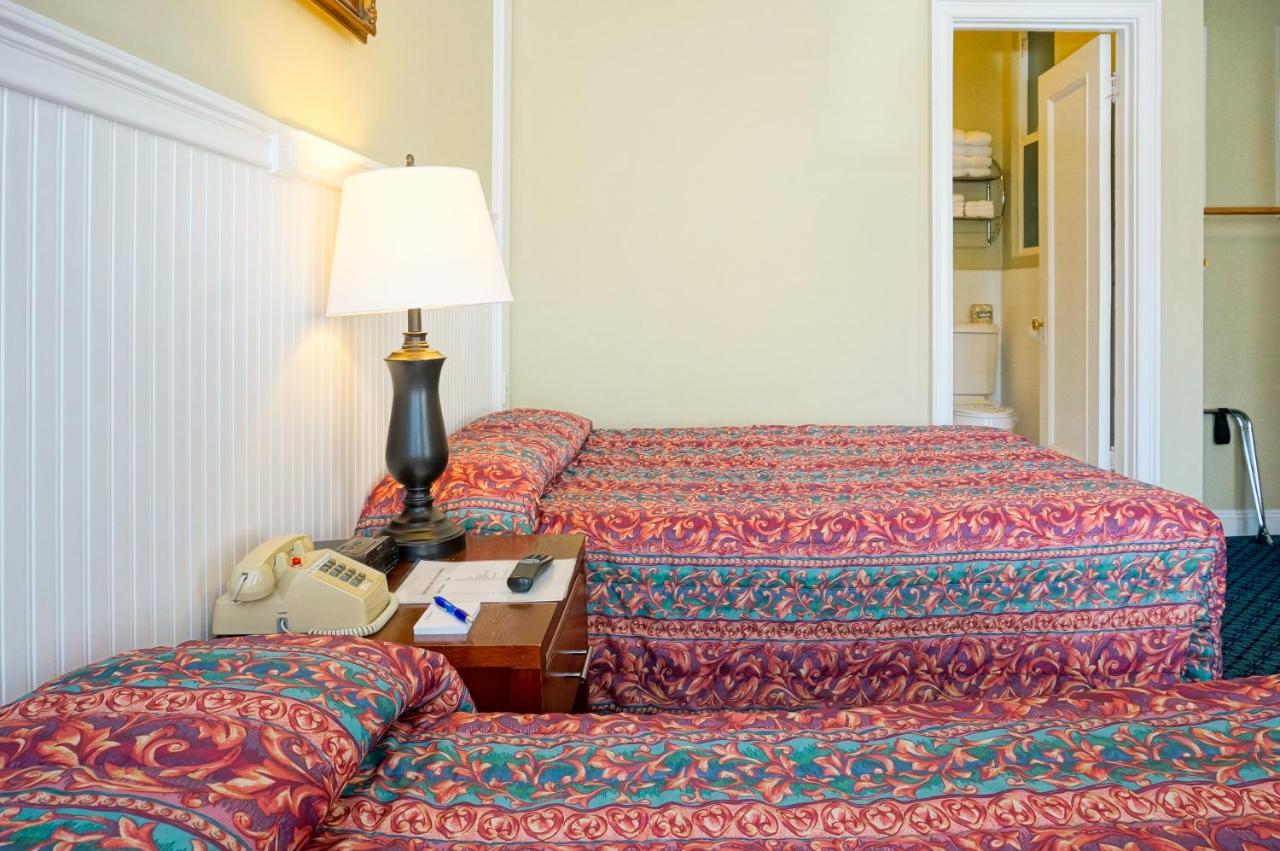 Double Room with Two Double Beds at Grant Hotel