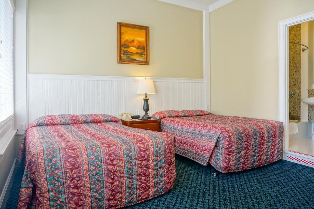 Double Room with Two Double Beds at Grant Hotel