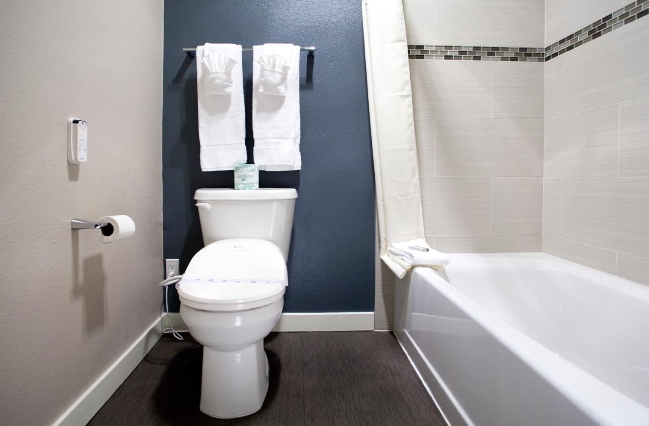 Standard Double Room at Redac Gateway Hotel In Torrance