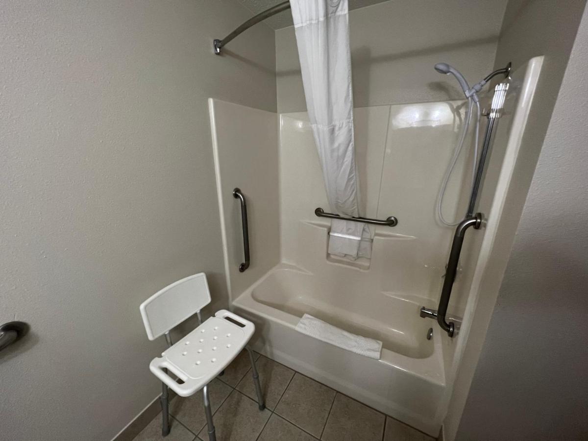 Queen Room - Accessible/Nonsmoking at Quality Inn Mitchell I-90