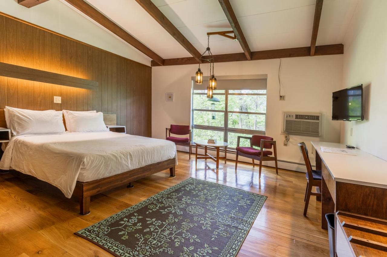  | The Grayhaven Motel