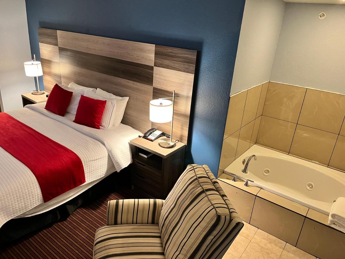 | Garnett Hotel & RV Park