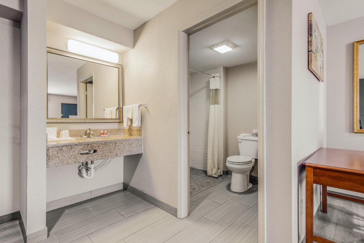 Standard King Room - Non Smoking at Econo Lodge Inn & Suites Enid South