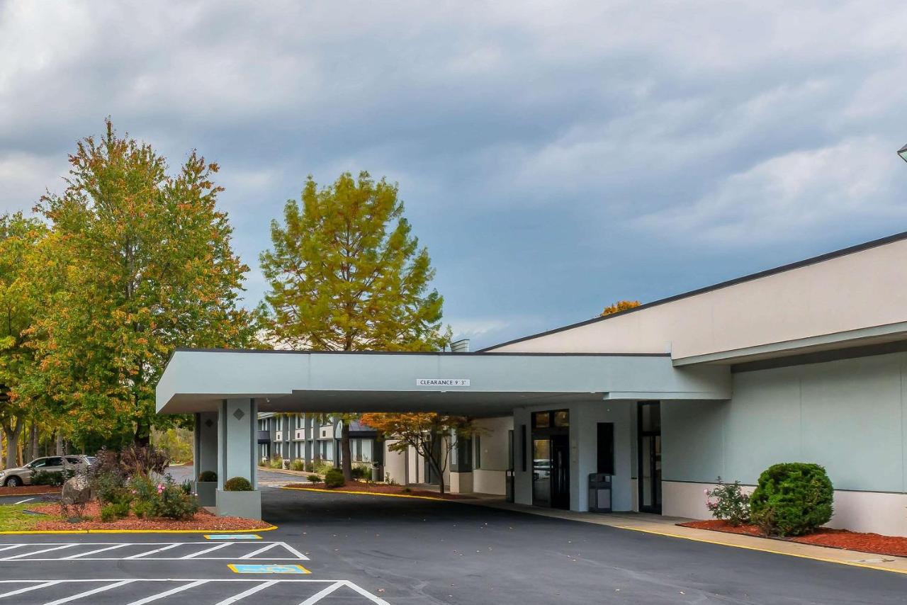 | Clarion Inn Belle Vernon