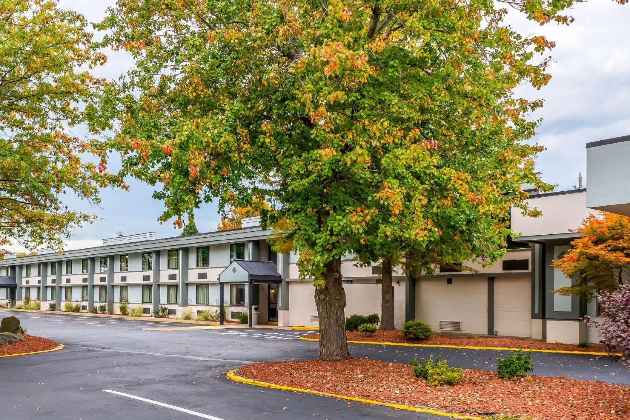 | Clarion Inn Belle Vernon