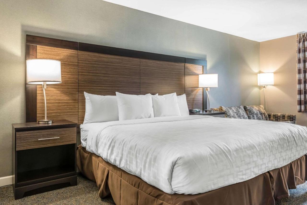 | Clarion Inn Belle Vernon