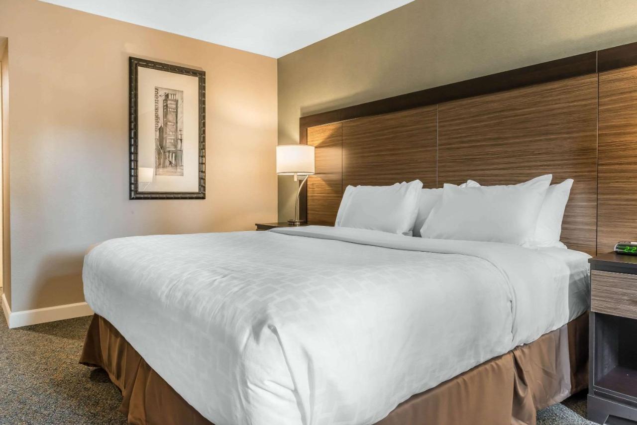 | Clarion Inn Belle Vernon