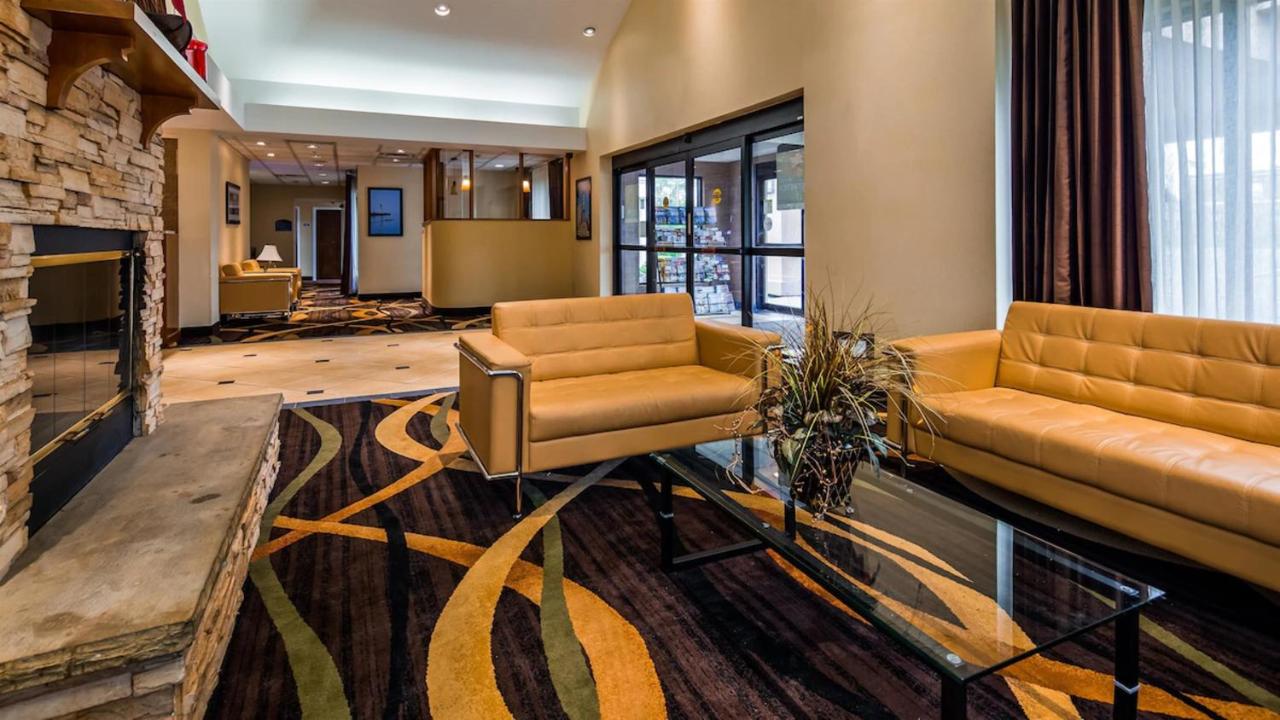 | Best Western PLUS Galleria Inn & Suites