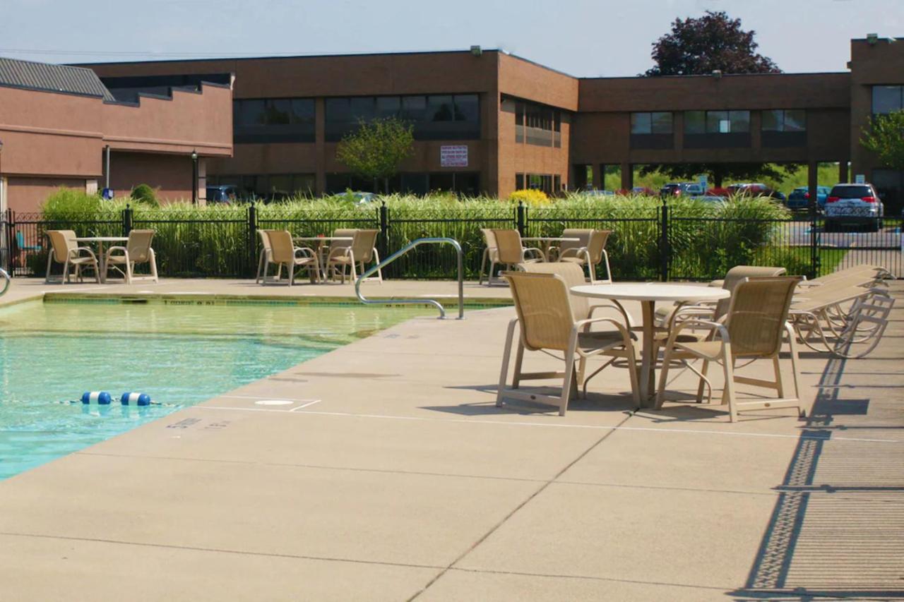 | Best Western PLUS Galleria Inn & Suites