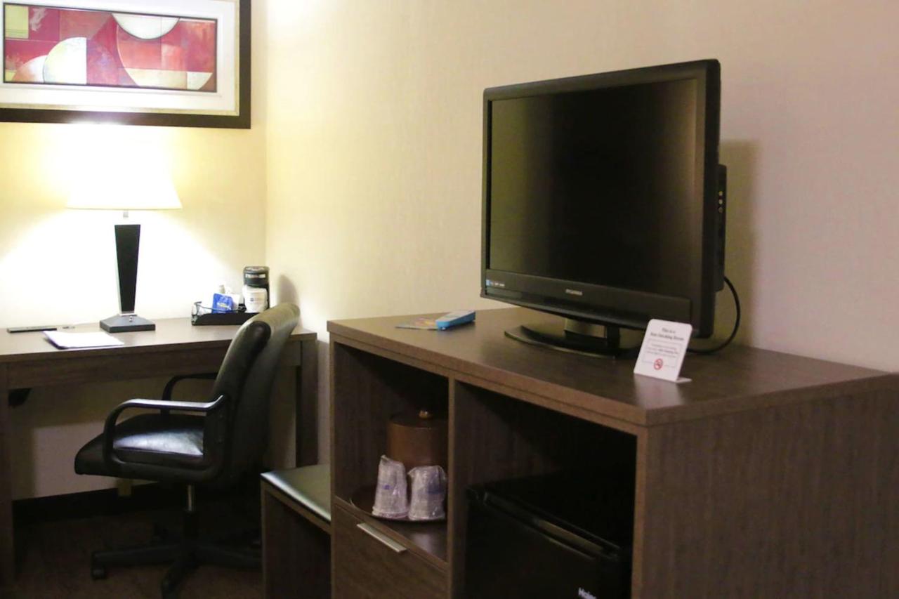 | Best Western PLUS Galleria Inn & Suites