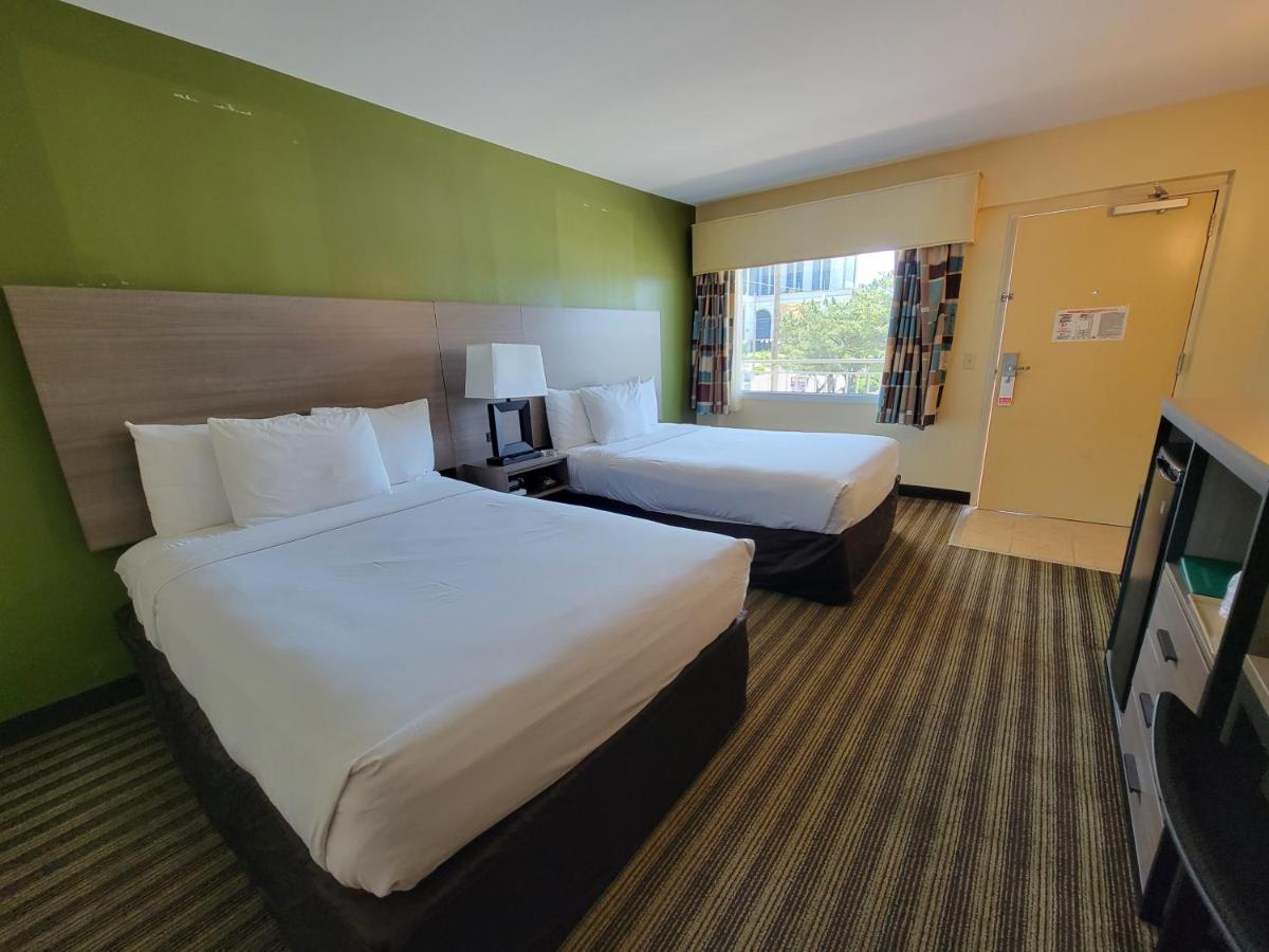 Double Room with Two Double Beds - Accessible/Non-Smoking at Quality Inn Flamingo