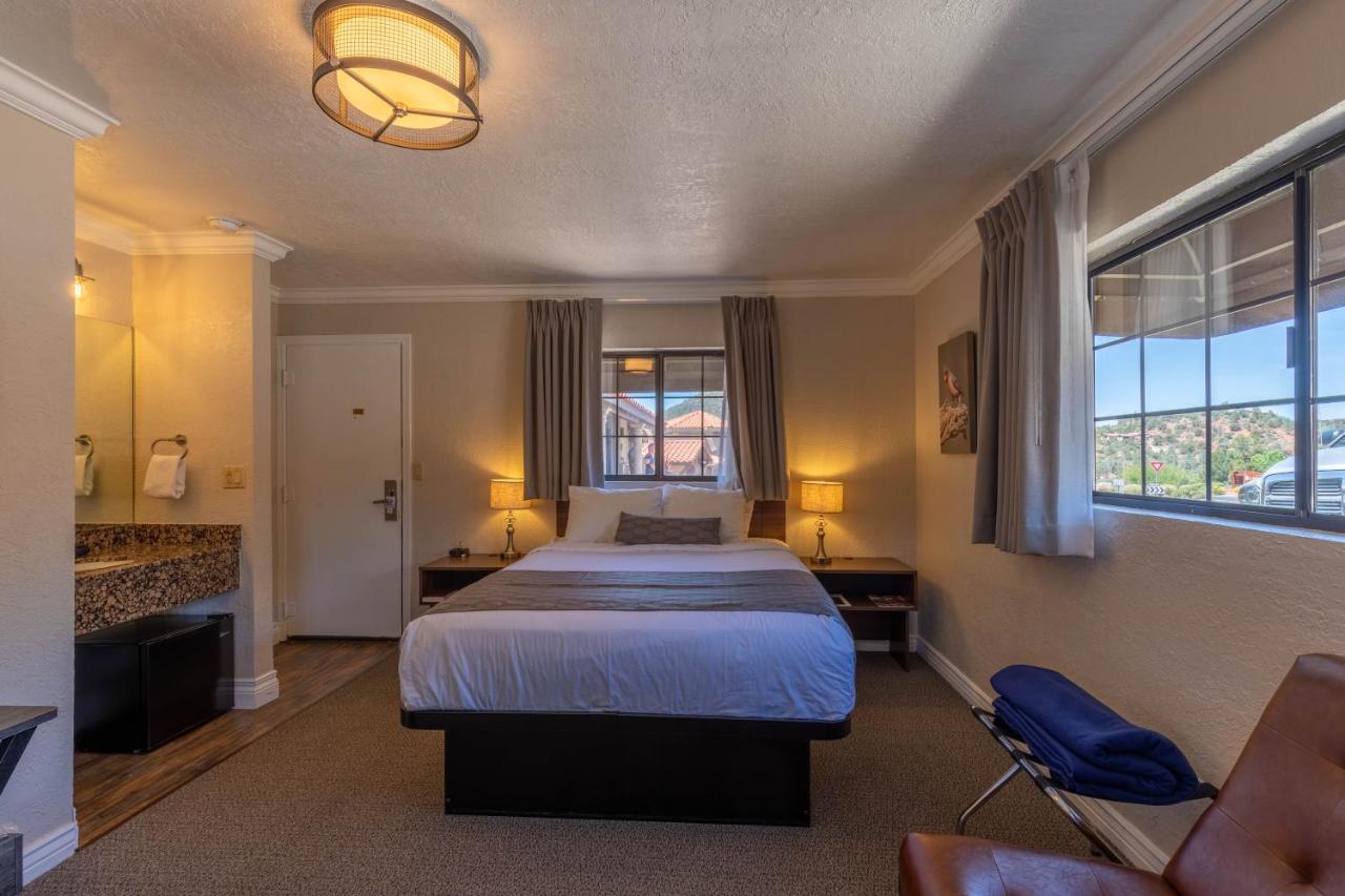 Queen Room at Cedars Resort