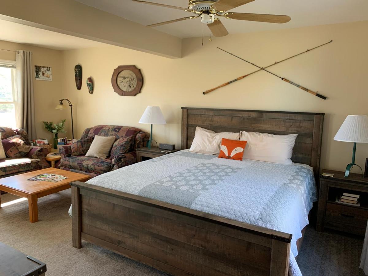| Fox Hollow Inn