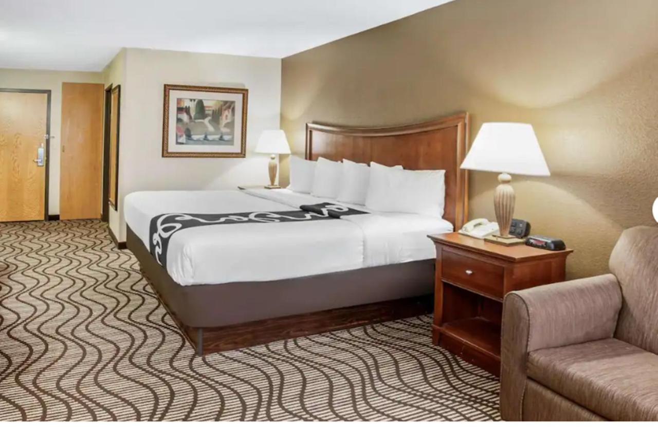 Executive King Room at La Quinta Inn & Suites by Wyndham Minneapolis-Minnetonka