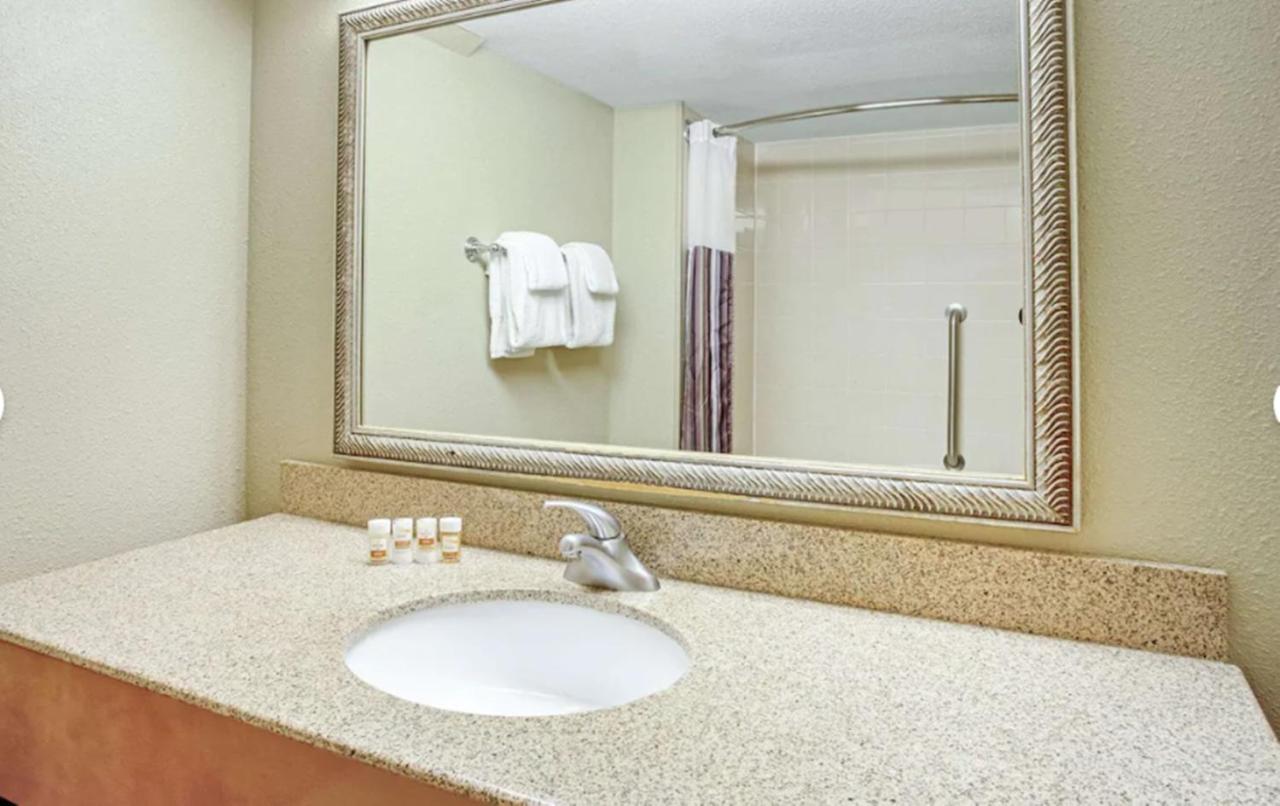 King Suite at La Quinta Inn & Suites by Wyndham Minneapolis-Minnetonka