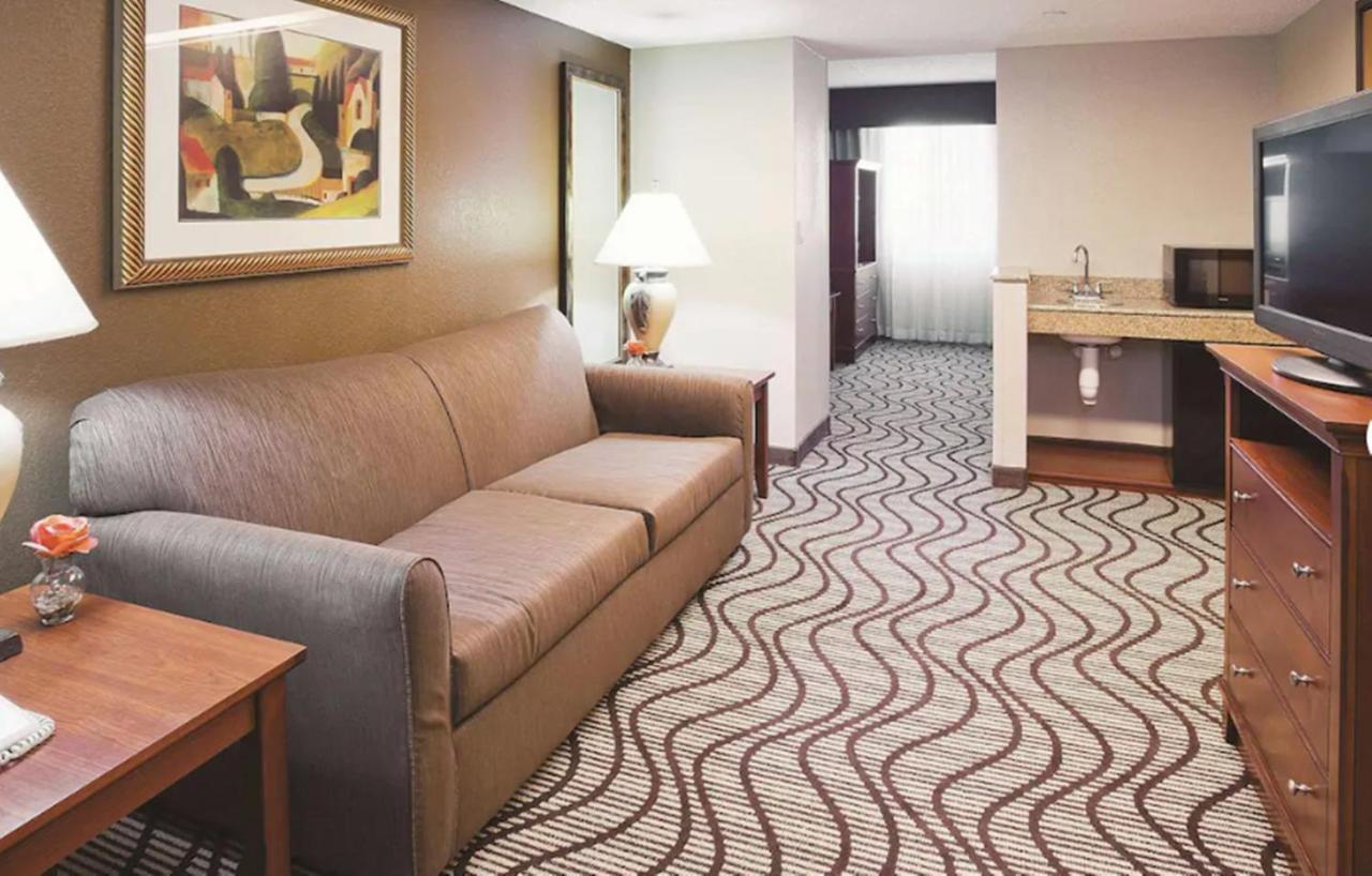 King Suite at La Quinta Inn & Suites by Wyndham Minneapolis-Minnetonka