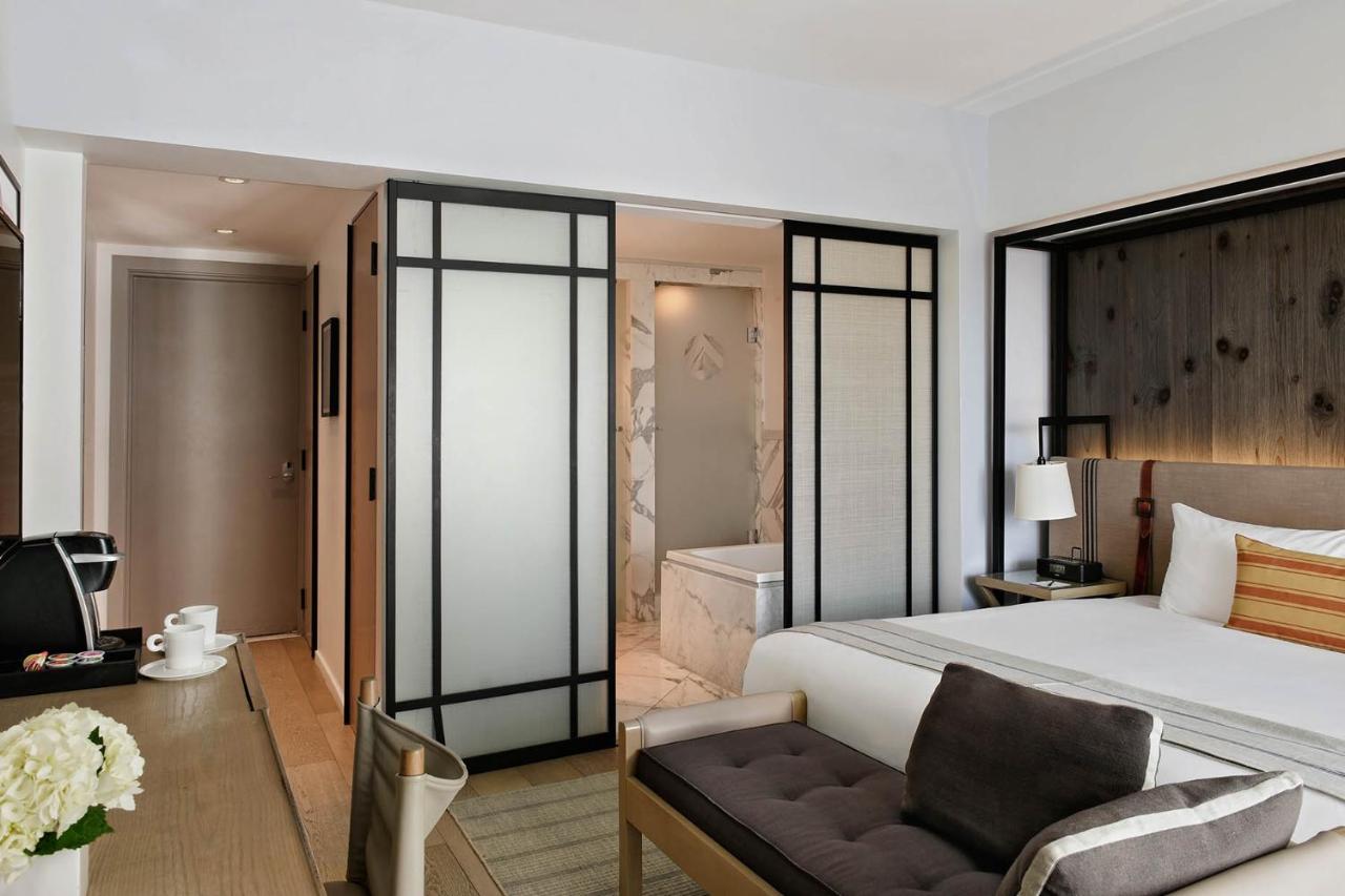 Deluxe King Room at Hotel Victor