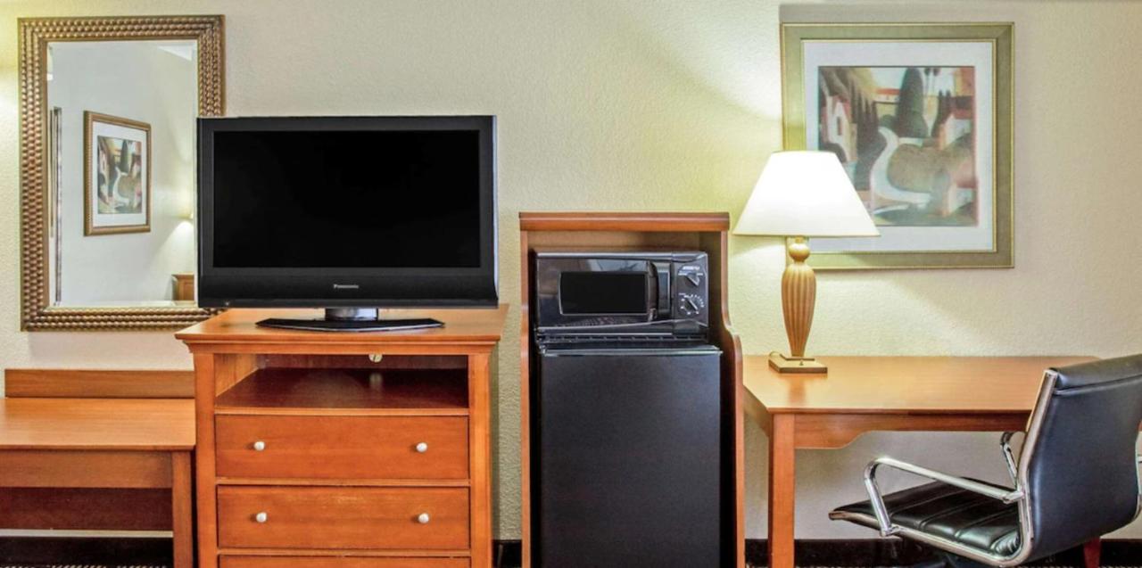 2 Full Beds, Mobility/Hearing Impaired Accessible Room, Non-Smoking at La Quinta Inn & Suites by Wyndham Minneapolis-Minnetonka