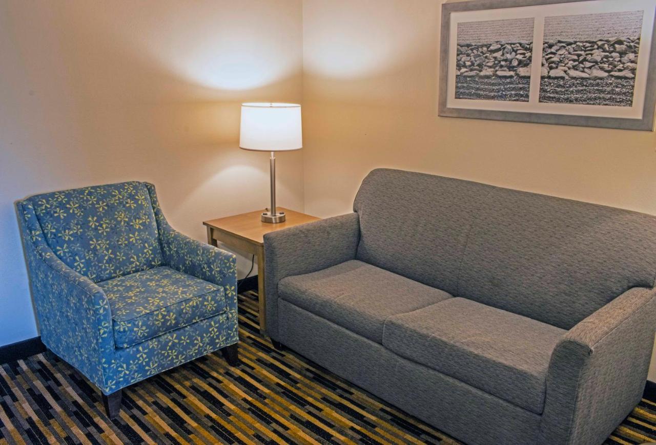 | Quality Suites Lake Wright Norfolk Airport