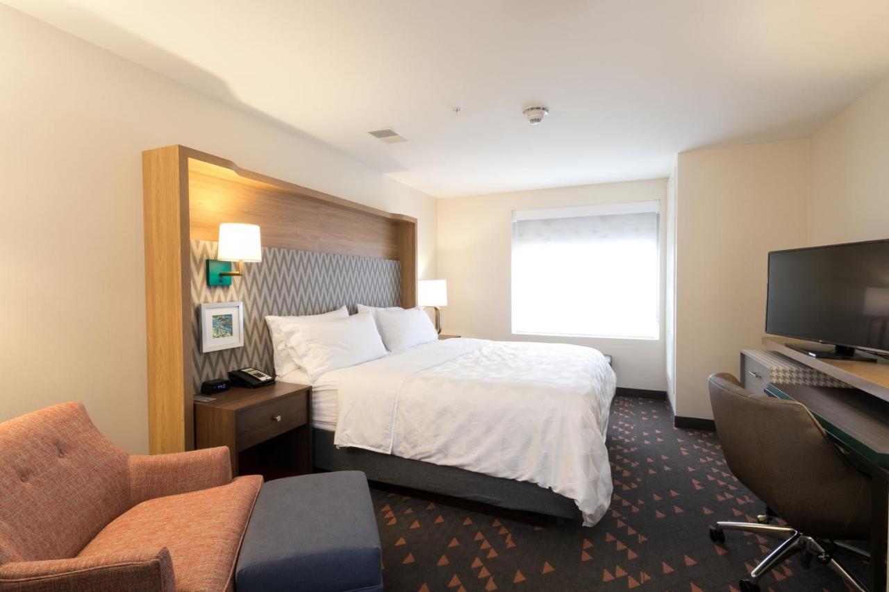 King Room - Mobility Access/Roll in Shower - Non-Smoking at Holiday Inn Kalamazoo West by IHG