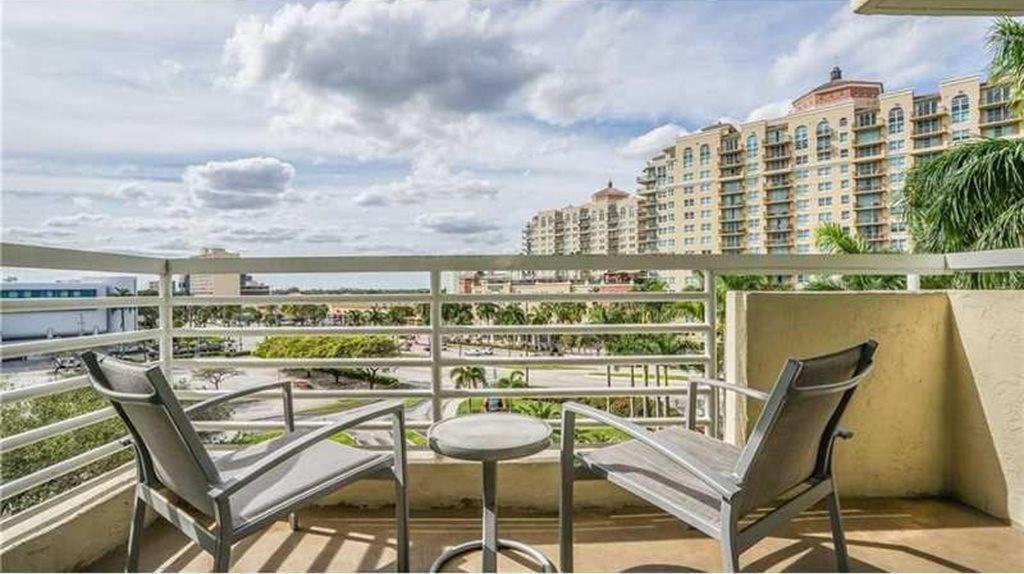  | HILTON DOUBLETREE-lUXURY SUITE 2 QUEEN BEDS UP TO 6 GUESTS