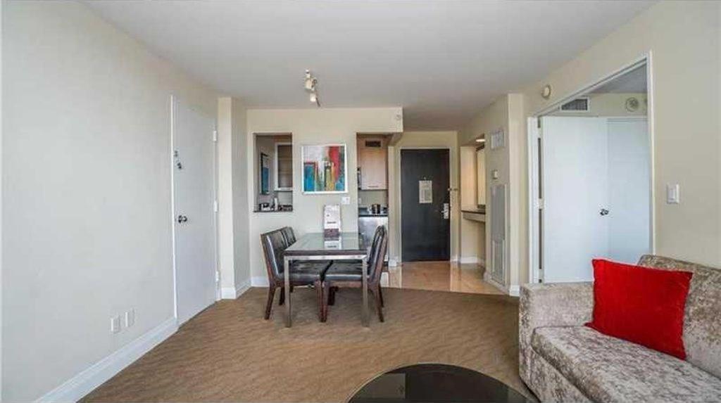  | HILTON DOUBLETREE-lUXURY SUITE 2 QUEEN BEDS UP TO 6 GUESTS