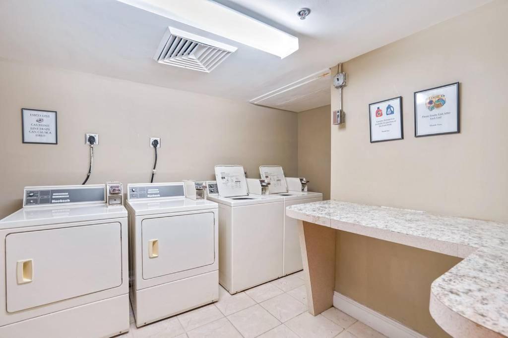  | HILTON DOUBLETREE-lUXURY SUITE 2 QUEEN BEDS UP TO 6 GUESTS