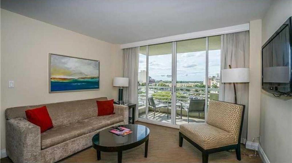  | HILTON DOUBLETREE-lUXURY SUITE 2 QUEEN BEDS UP TO 6 GUESTS