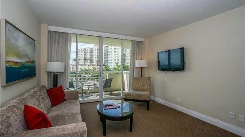  | HILTON DOUBLETREE-lUXURY SUITE 2 QUEEN BEDS UP TO 6 GUESTS