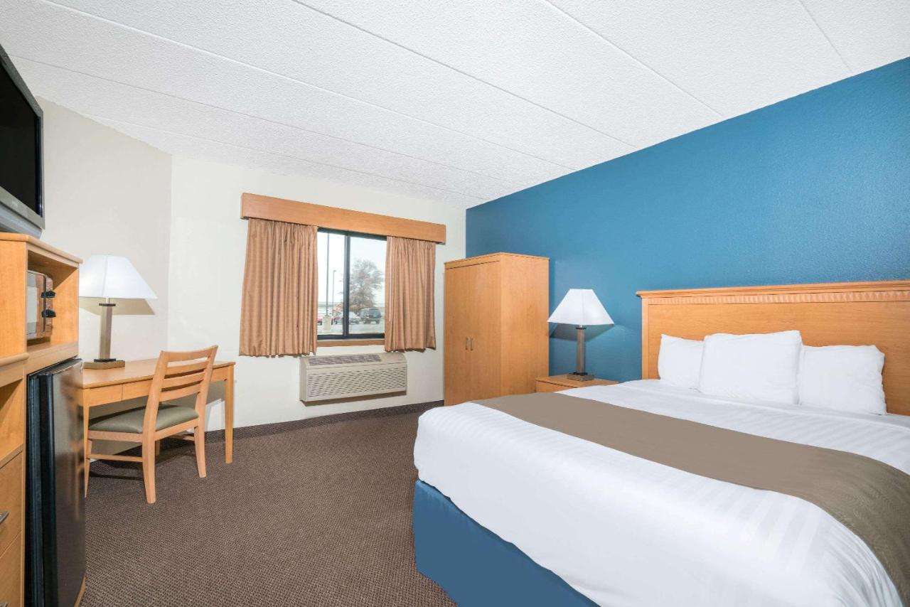 | Days Inn & Suites by Wyndham Baxter Brainerd Area