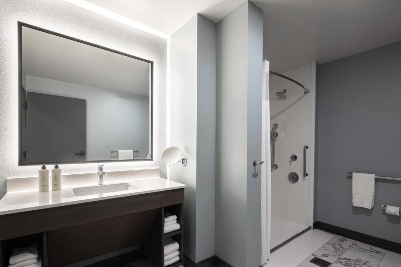Crowne Plaza Kearney, an IHG Hotel