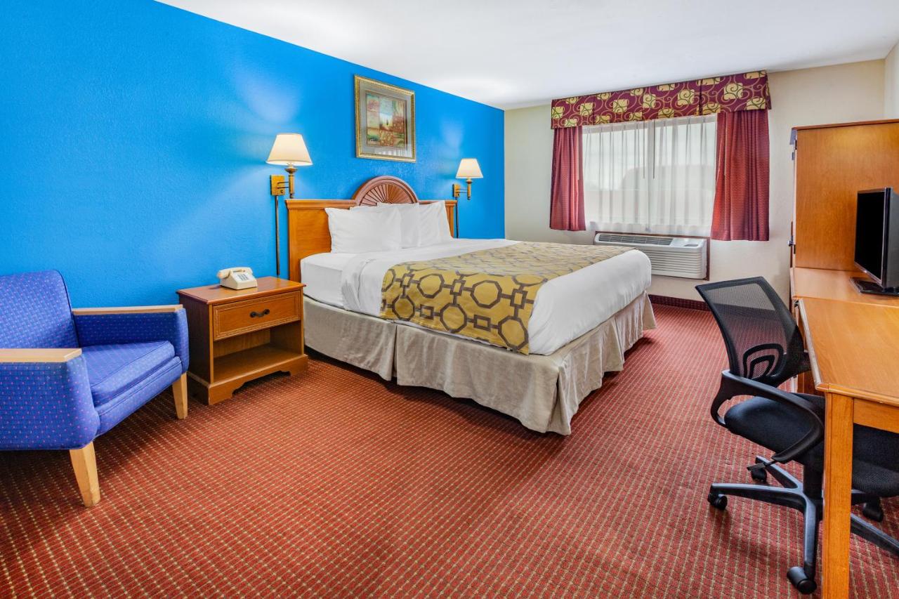 King Room - Non-Smoking at Baymont by Wyndham Perrysburg/Toledo