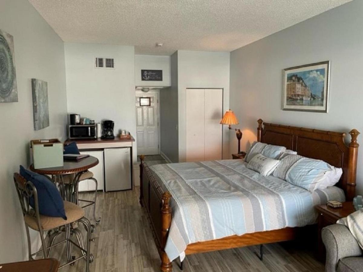 | Inn at Camachee Harbor View 23