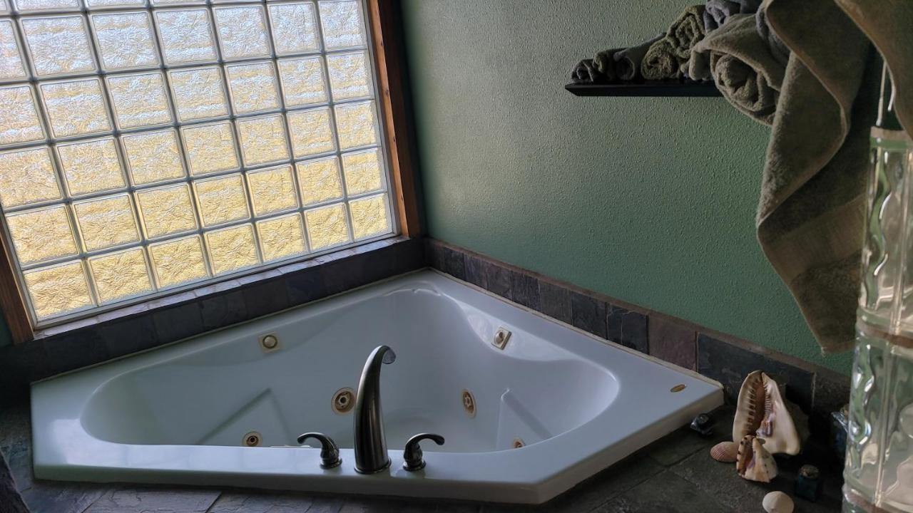 | Quiet Artist Suite