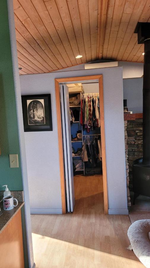 | Quiet Artist Suite