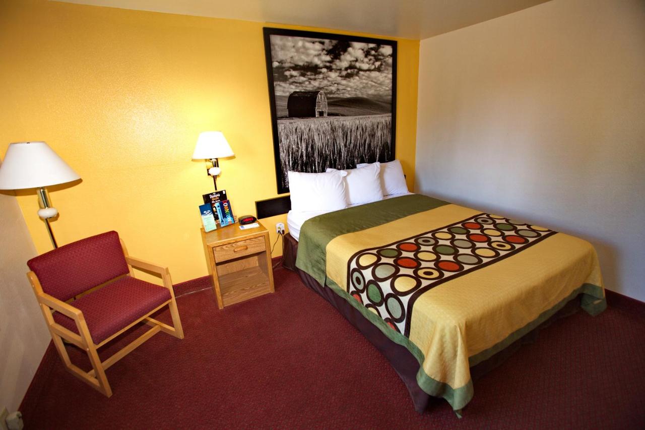 Queen Room - Non-Smoking at Super 8 by Wyndham Elko