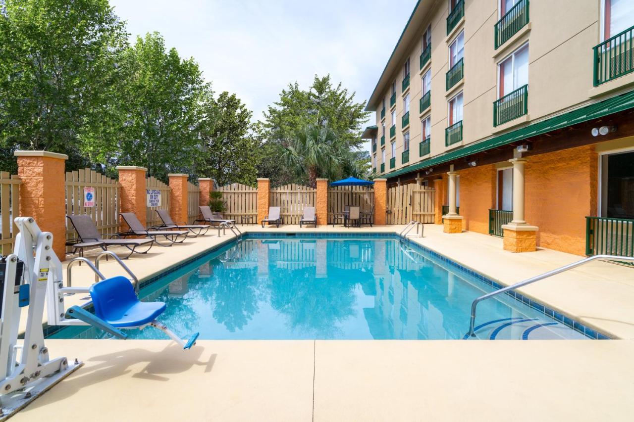 | Holiday Inn Express Hotel & Suites Bluffton at Hilton Head Area, an IHG Hotel